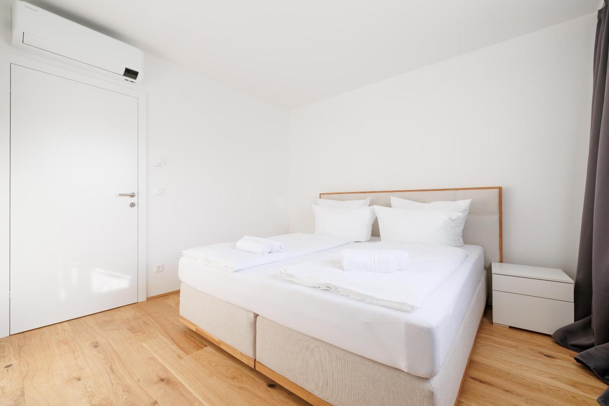 Symphony Apartments 42 - Modern Loft With Terrace And Grill In Central Location Вена Экстерьер фото
