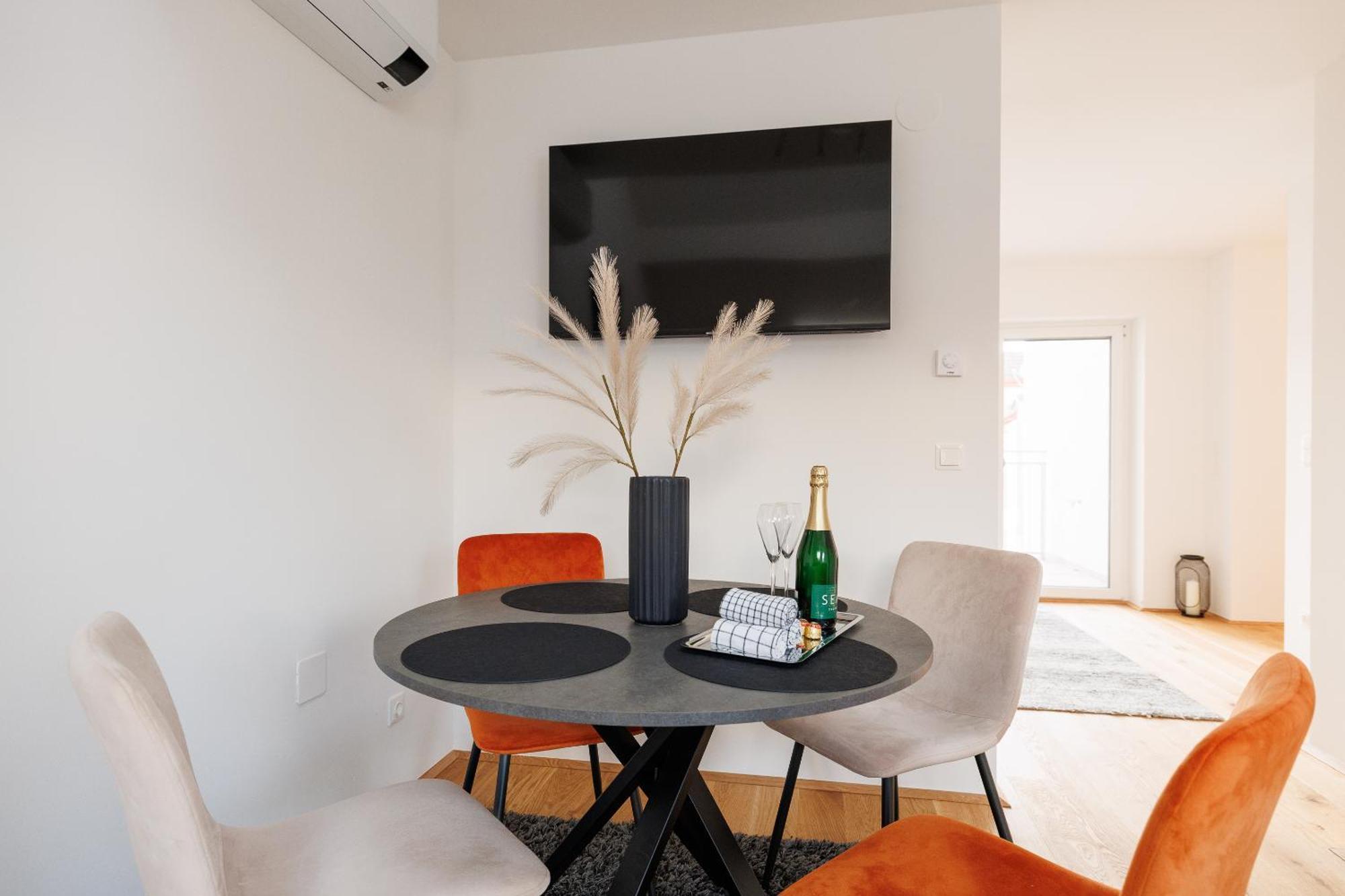 Symphony Apartments 42 - Modern Loft With Terrace And Grill In Central Location Вена Экстерьер фото